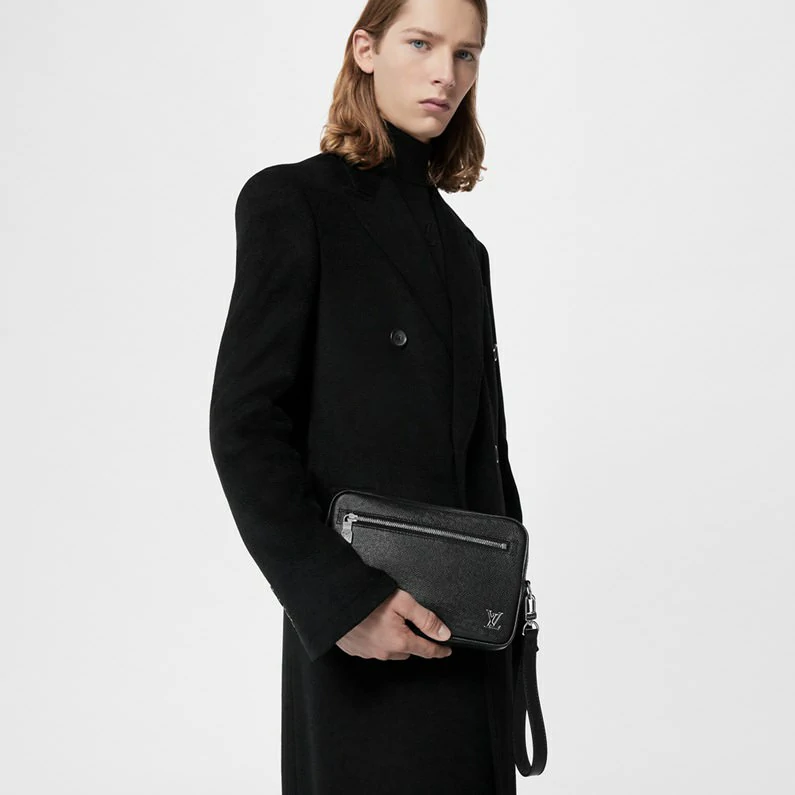 Louis Vuitton Pochette Kasai Taiga -nahkaiset lompakot ja pienet nahkatavarat