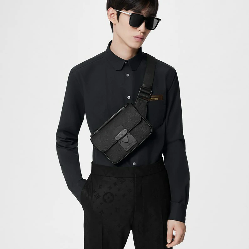 Louis Vuitton S Lock Sling Bag Taurillon Monogram Laukut - Musta